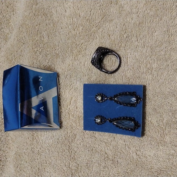 Avon, Vintage 2007, black diamond colored 3 inch pierced earrings and ring. - Picture 2 of 4